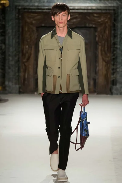 Look 25